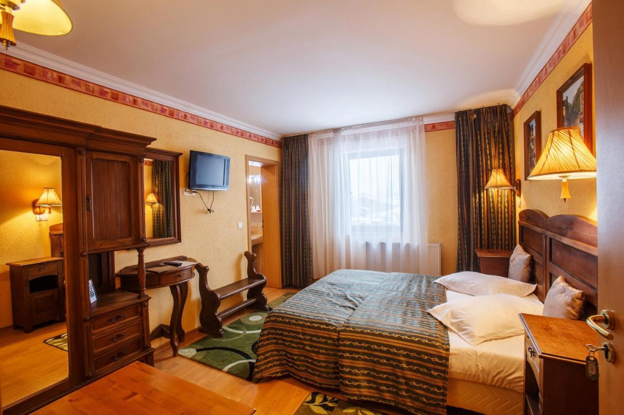 Domeniul Dracula Danes Hotel Екстериор снимка