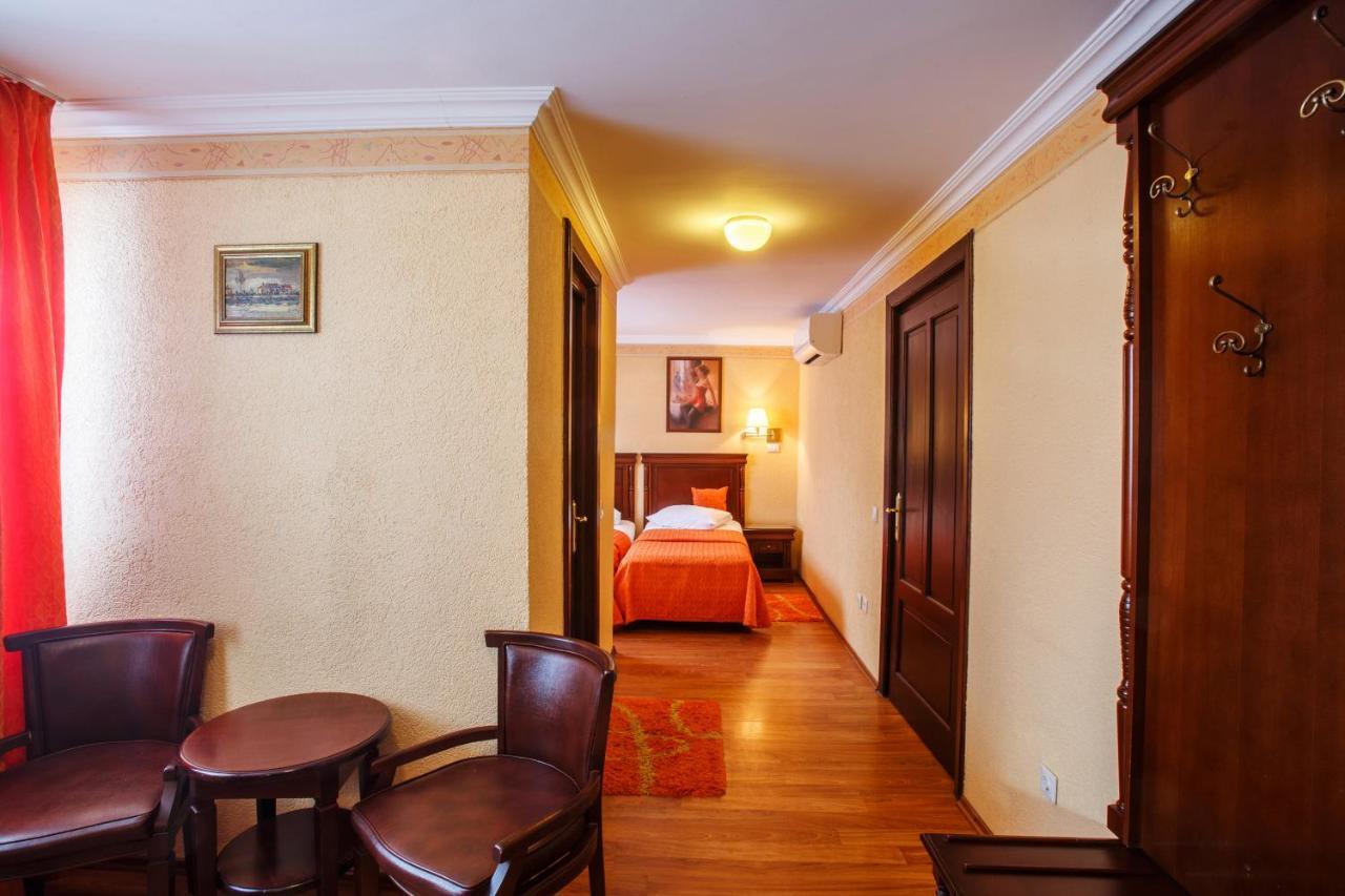 Domeniul Dracula Danes Hotel Екстериор снимка