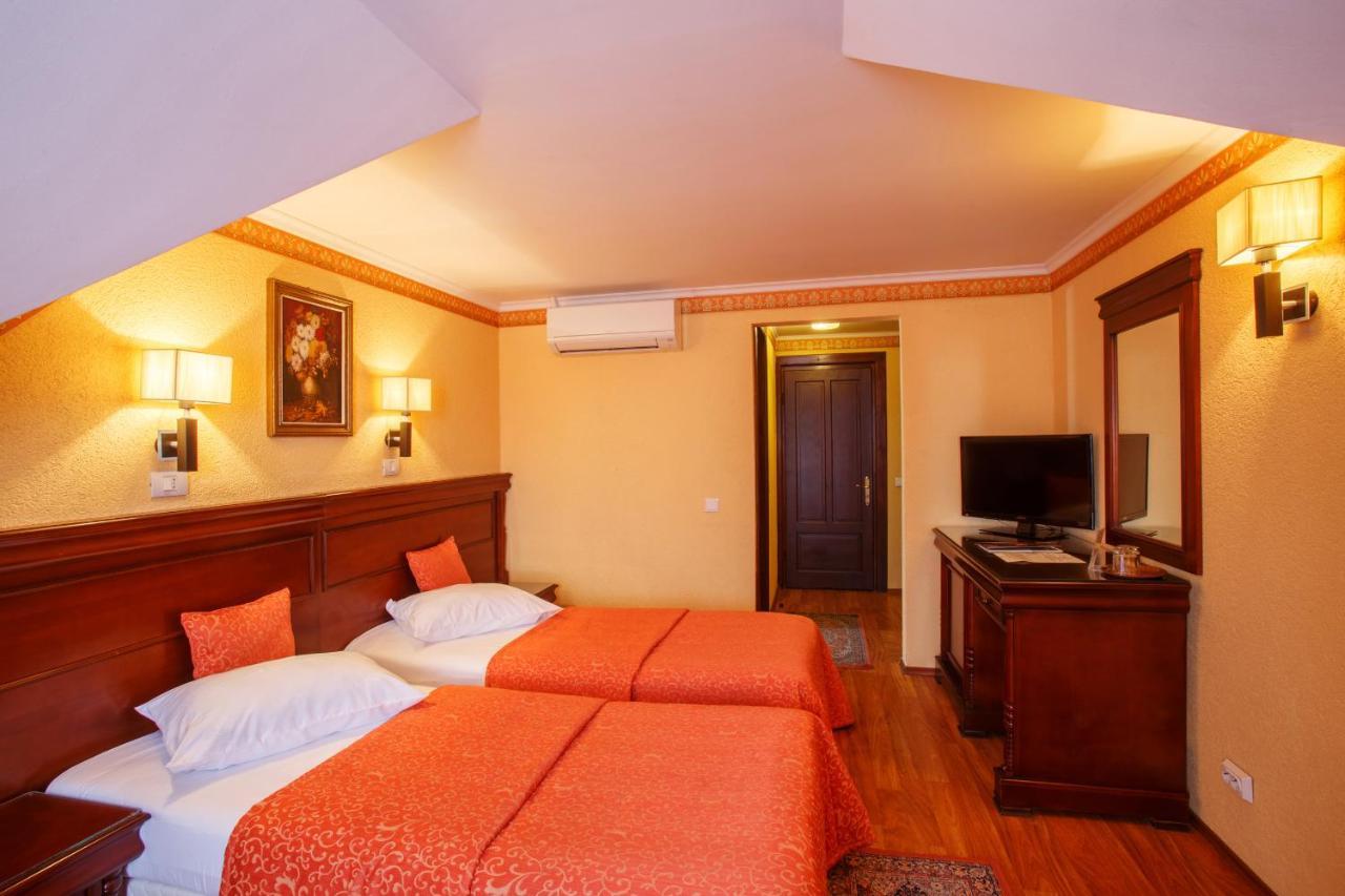 Domeniul Dracula Danes Hotel Екстериор снимка