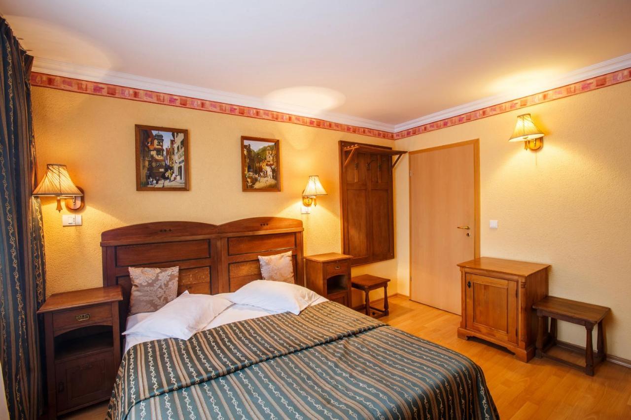 Domeniul Dracula Danes Hotel Екстериор снимка