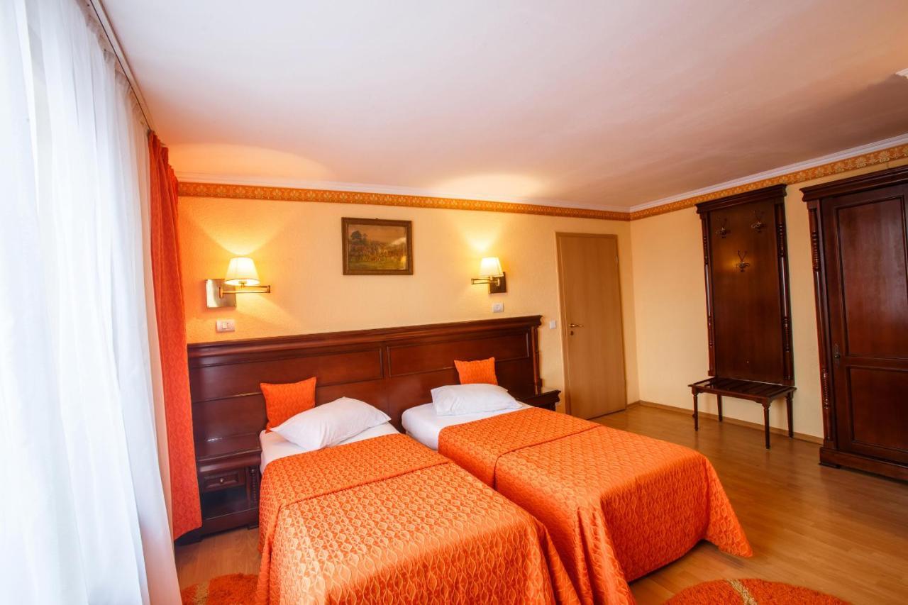 Domeniul Dracula Danes Hotel Екстериор снимка