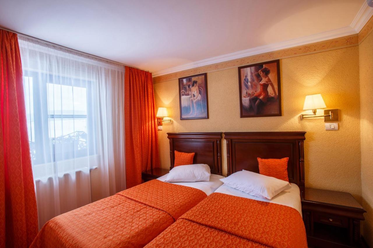 Domeniul Dracula Danes Hotel Екстериор снимка