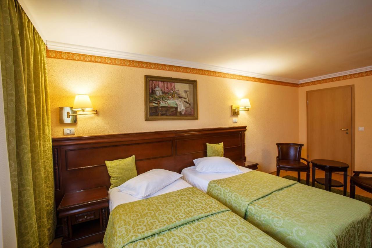 Domeniul Dracula Danes Hotel Екстериор снимка