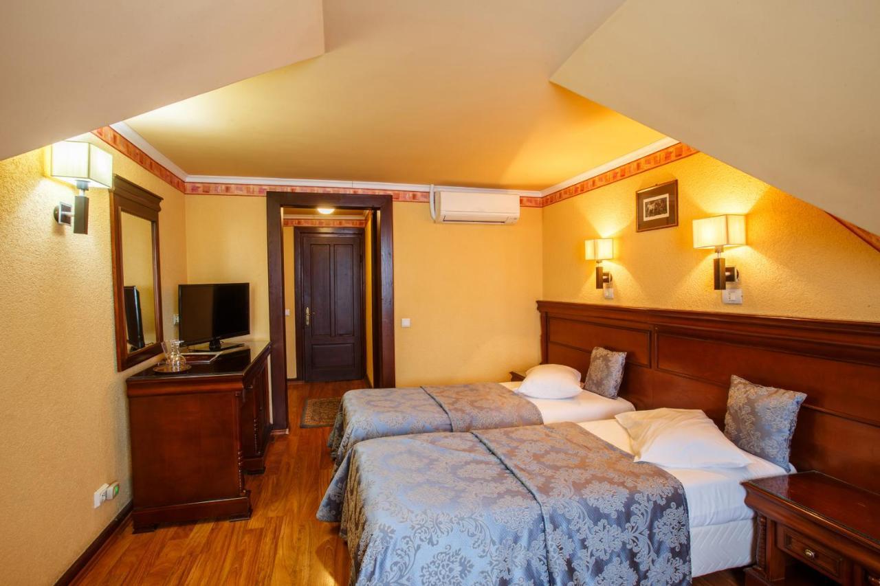 Domeniul Dracula Danes Hotel Екстериор снимка