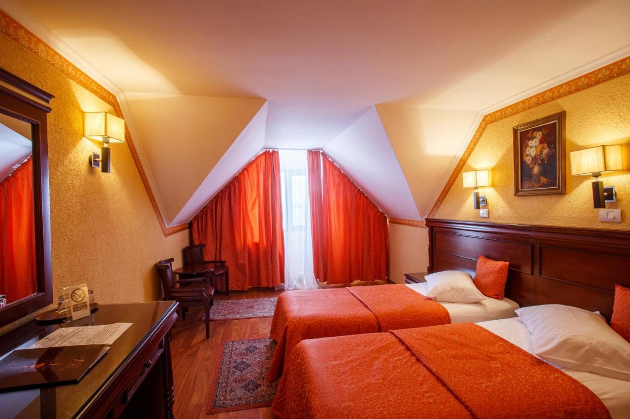 Domeniul Dracula Danes Hotel Екстериор снимка