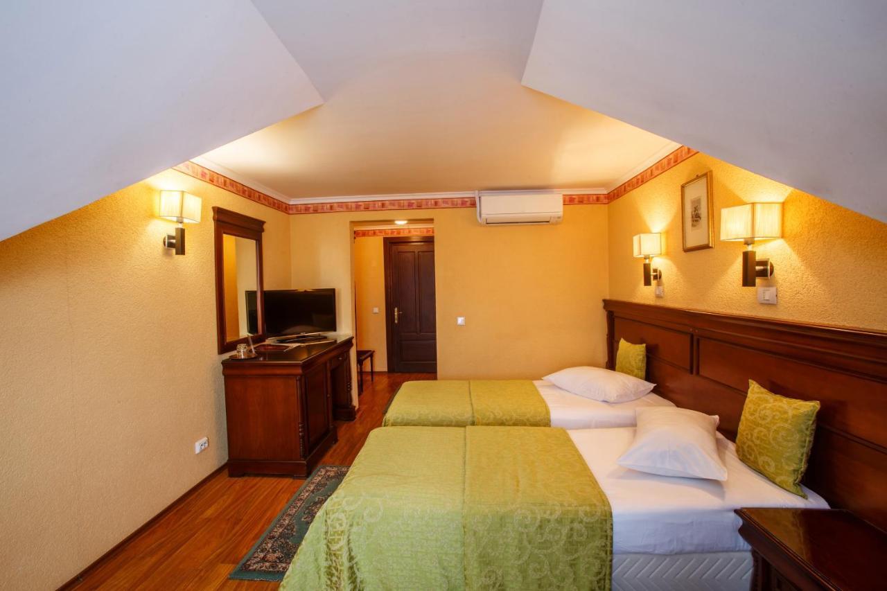 Domeniul Dracula Danes Hotel Екстериор снимка