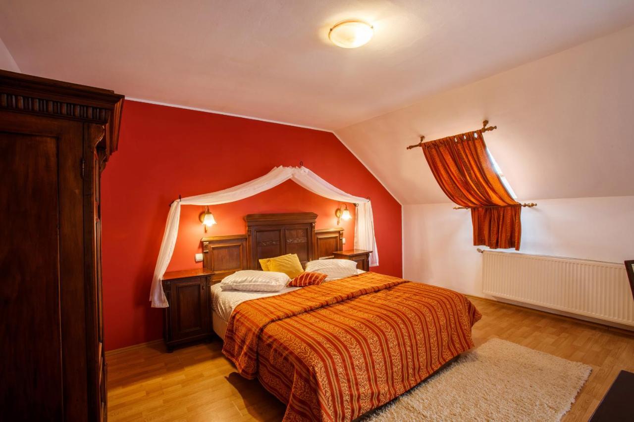 Domeniul Dracula Danes Hotel Екстериор снимка