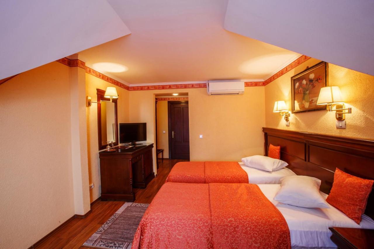 Domeniul Dracula Danes Hotel Екстериор снимка