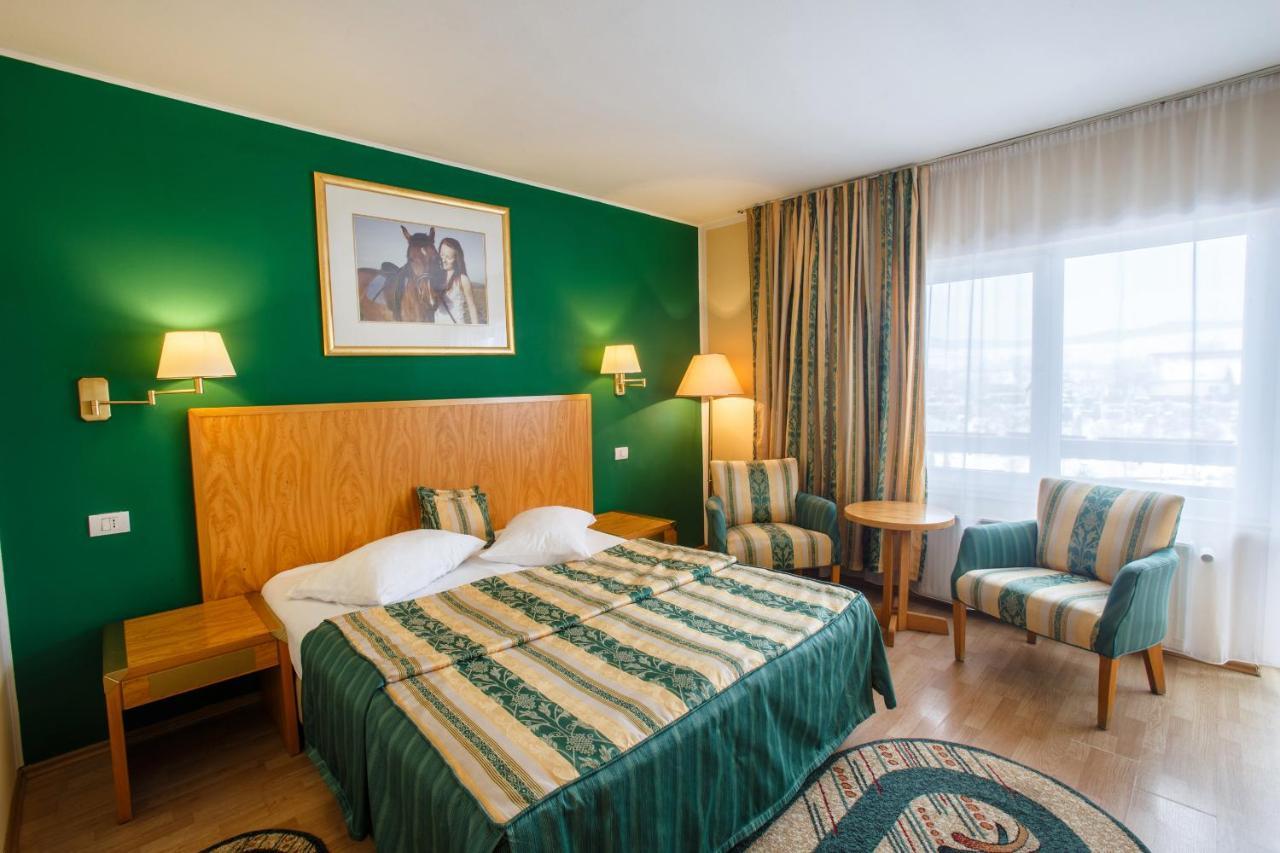 Domeniul Dracula Danes Hotel Екстериор снимка