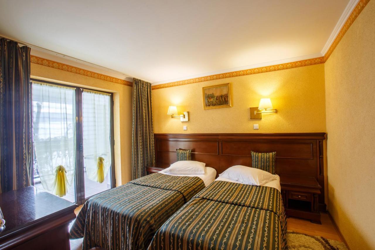 Domeniul Dracula Danes Hotel Екстериор снимка