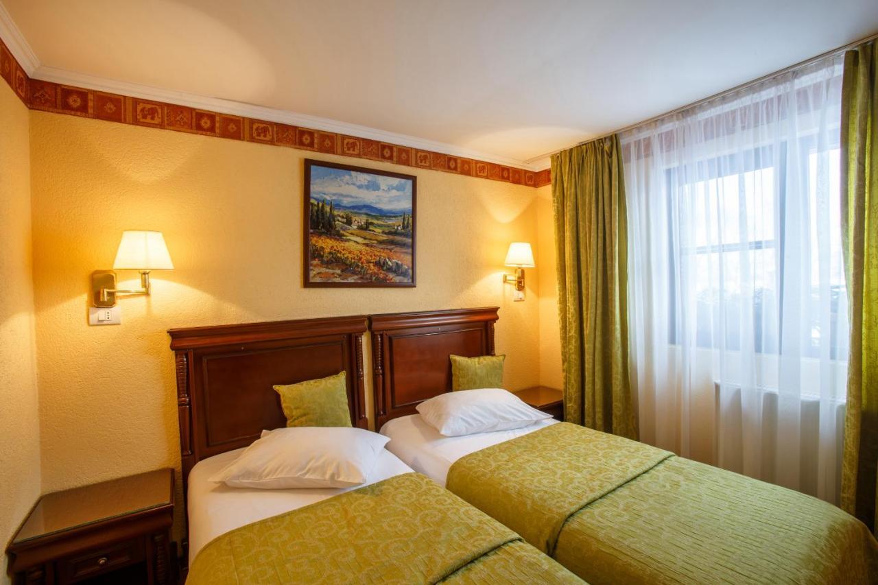 Domeniul Dracula Danes Hotel Екстериор снимка