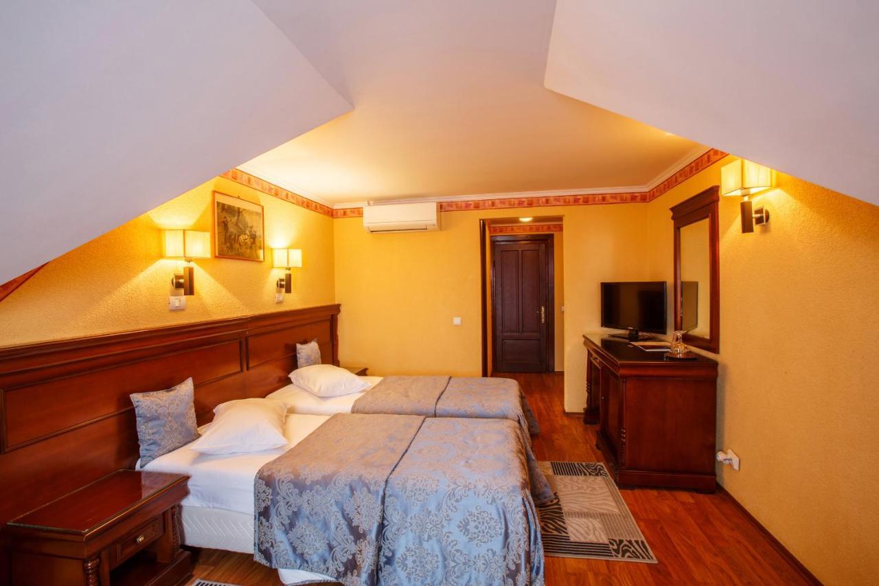 Domeniul Dracula Danes Hotel Екстериор снимка