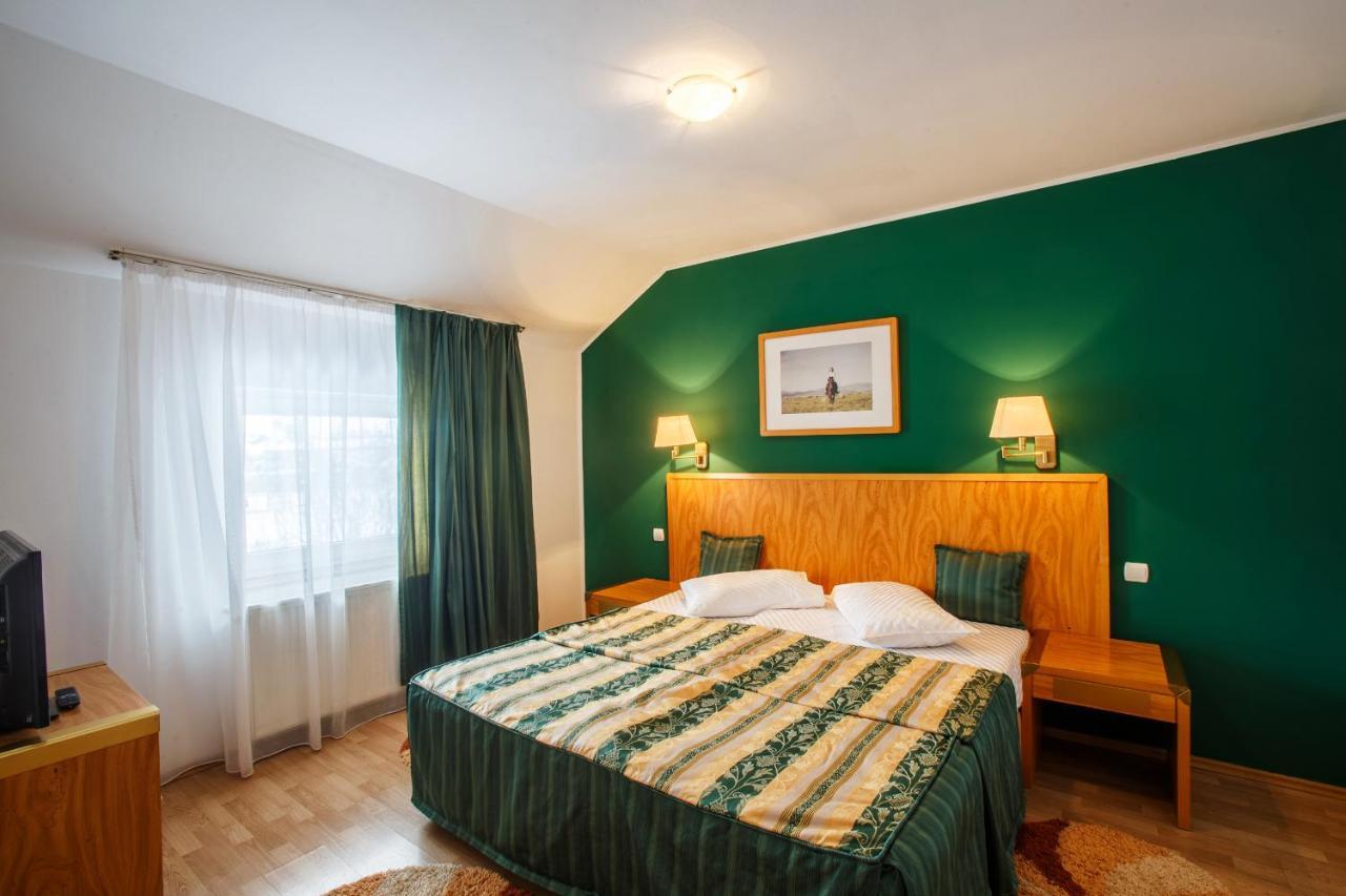 Domeniul Dracula Danes Hotel Екстериор снимка