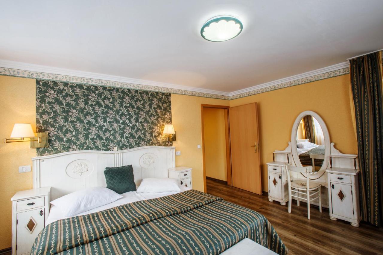 Domeniul Dracula Danes Hotel Екстериор снимка